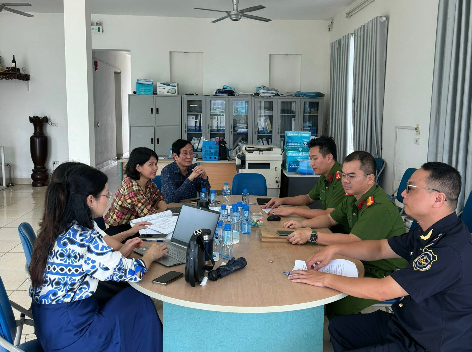 Kiểm tra một doanh nghiệp về lĩnh vực kiểm soát hợp pháp về ma tuý